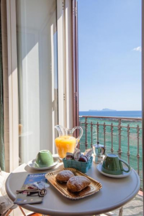 Отель NapoliCentro Mare - Sea View Rooms & Suites  Неаполь